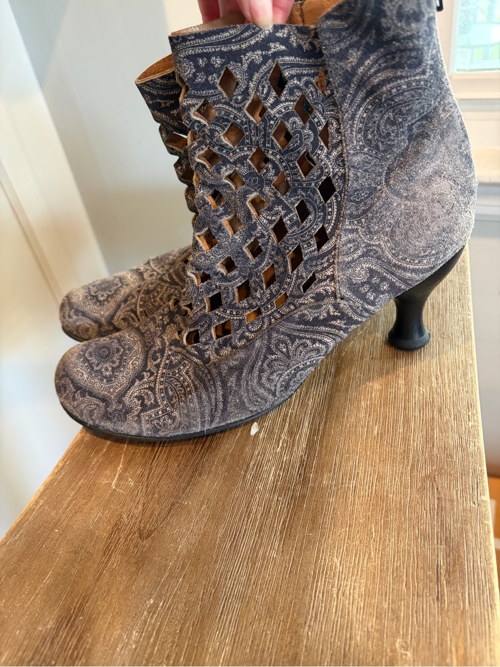 JOHN Fluevog Baroque Murillo Diamond Perforated Boot size 9 paisley print - Picture 4 of 14